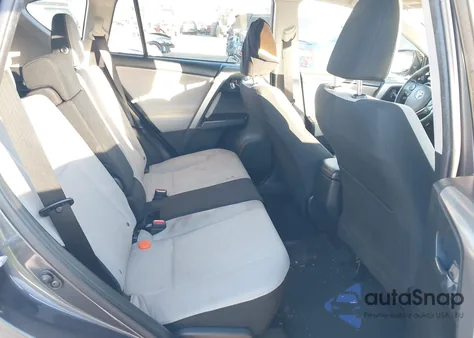 2018 Toyota Rav4 Xle z USA, uszkodzony, nr VIN JTMWFREV7JJ723454